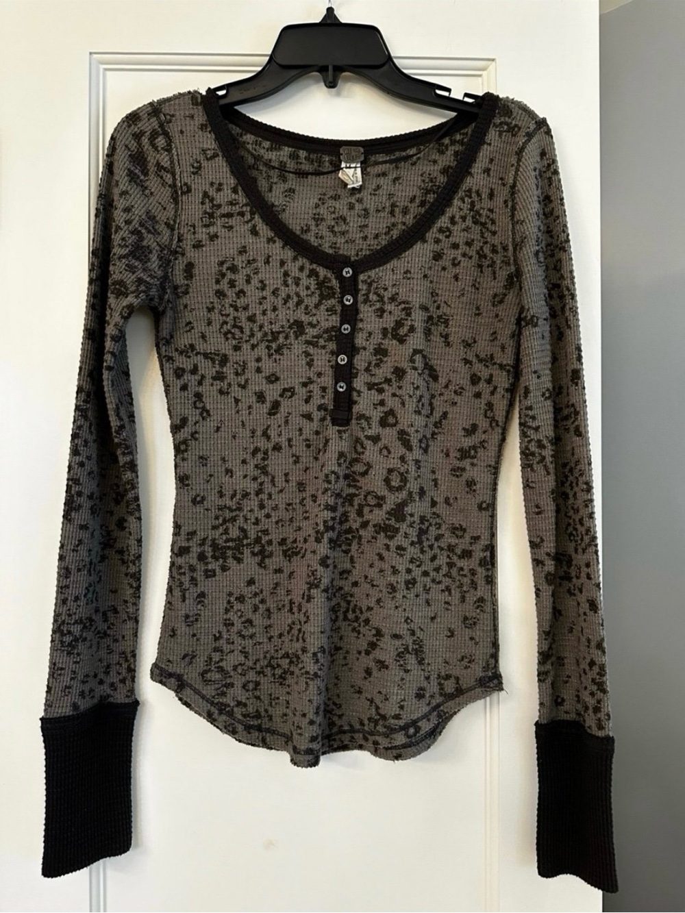We the Free Thermal Henley Leopard Print Long Sleeve Top (Gray/Black) -Medium
